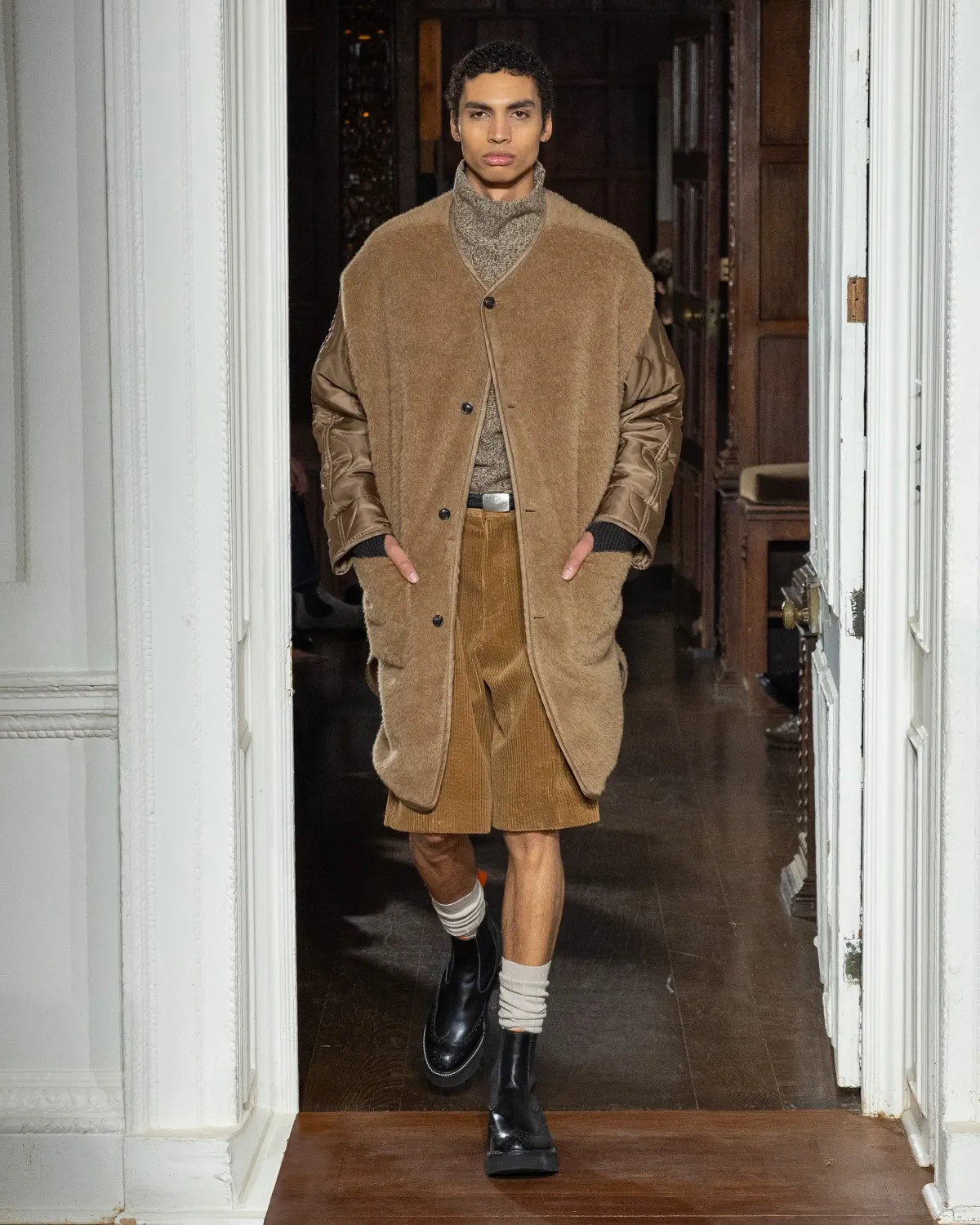 La collection Automne 2025 de Todd Snyder célèbre la confection sur mesure et la rébellion intemporelle