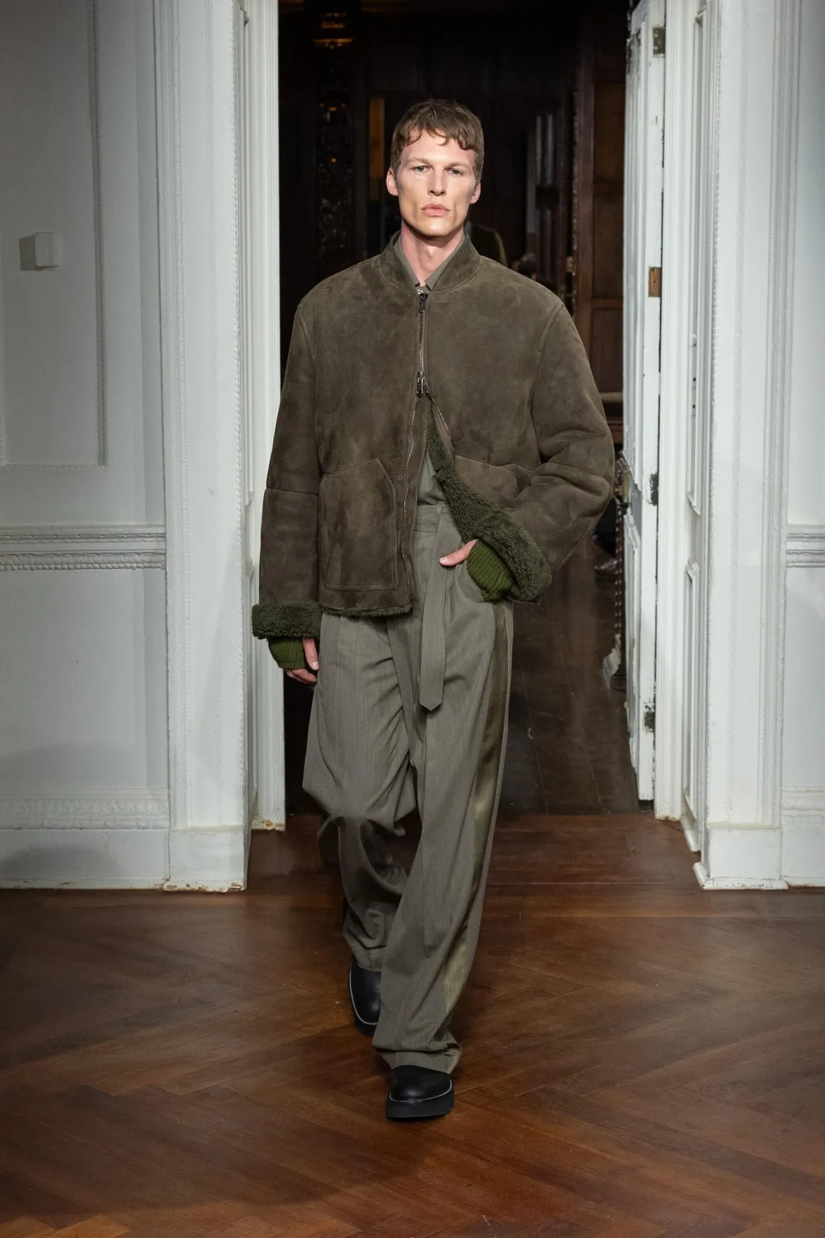 La collection Automne 2025 de Todd Snyder célèbre la confection sur mesure et la rébellion intemporelle