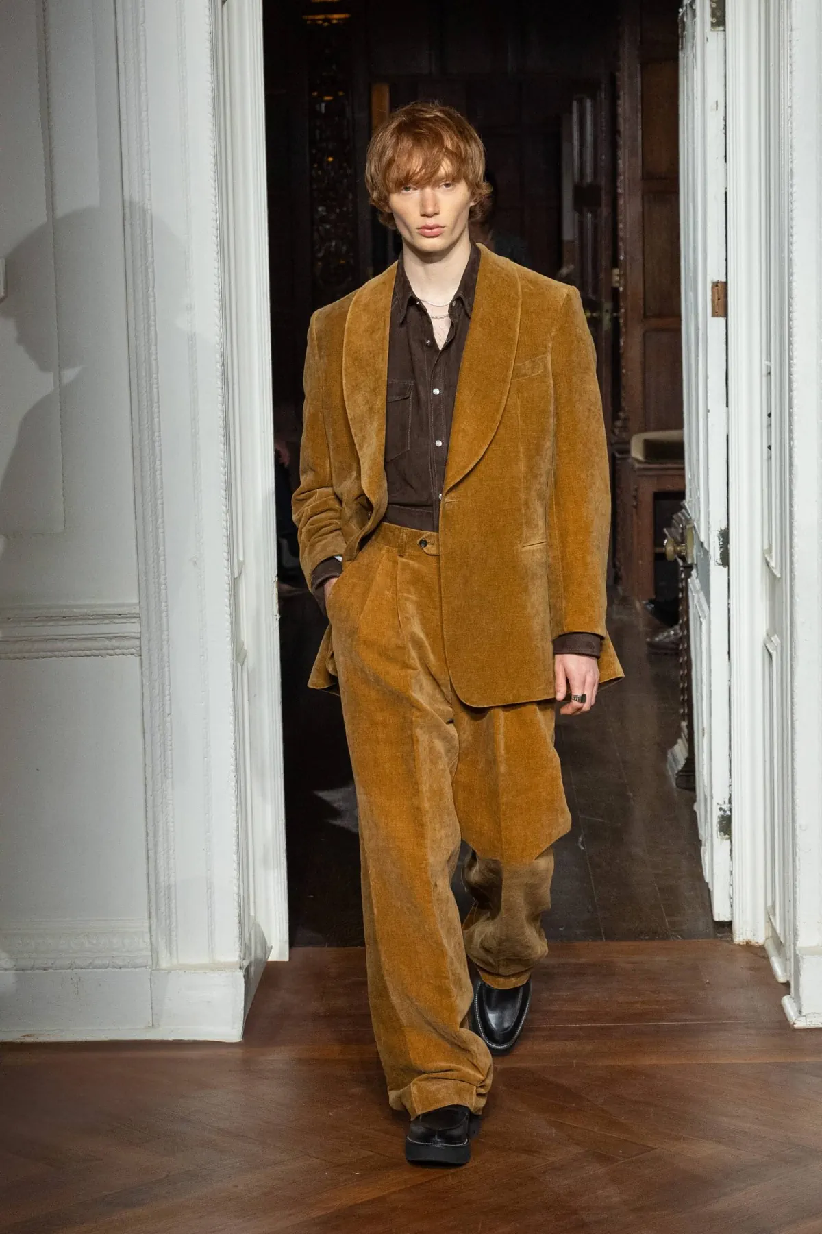 La collection Automne 2025 de Todd Snyder célèbre la confection sur mesure et la rébellion intemporelle