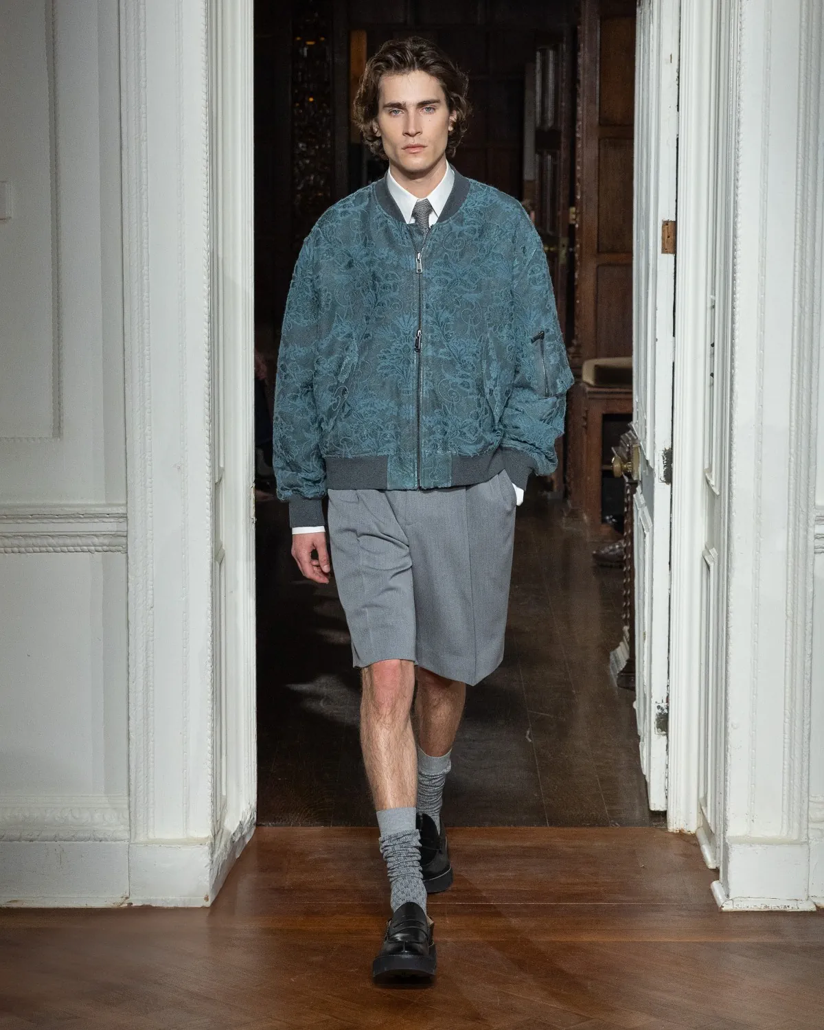 La collection Automne 2025 de Todd Snyder célèbre la confection sur mesure et la rébellion intemporelle