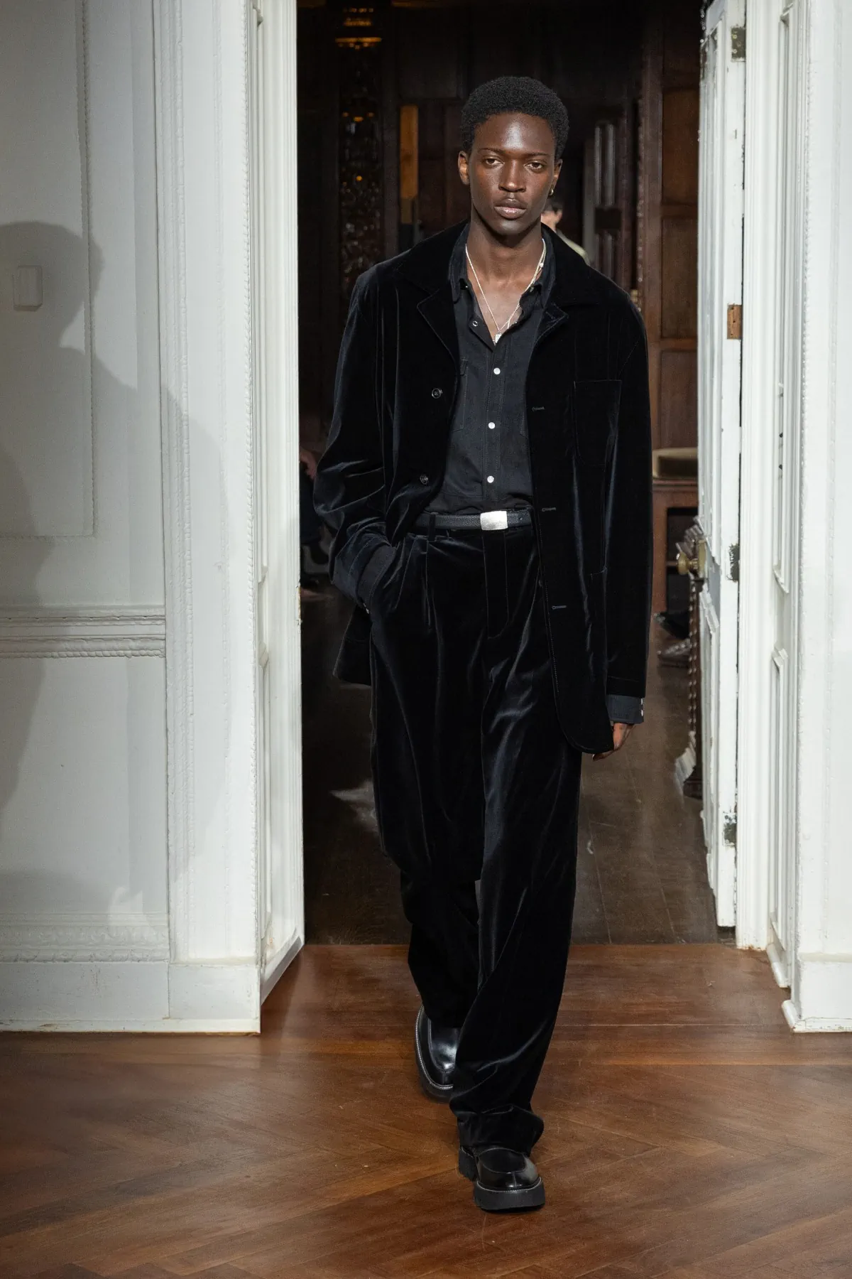 La collection Automne 2025 de Todd Snyder célèbre la confection sur mesure et la rébellion intemporelle