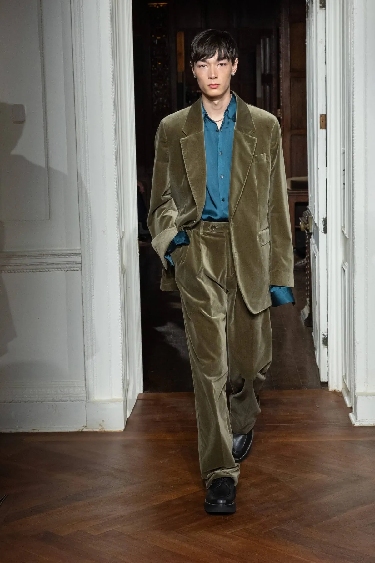 La collection Automne 2025 de Todd Snyder célèbre la confection sur mesure et la rébellion intemporelle