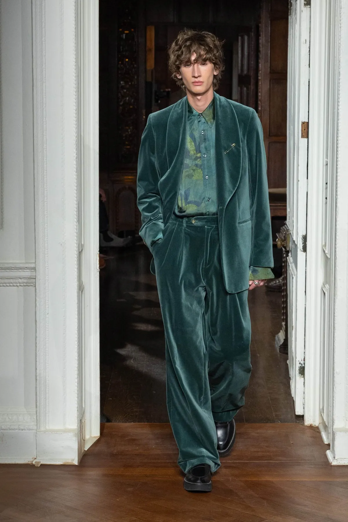 La collection Automne 2025 de Todd Snyder célèbre la confection sur mesure et la rébellion intemporelle