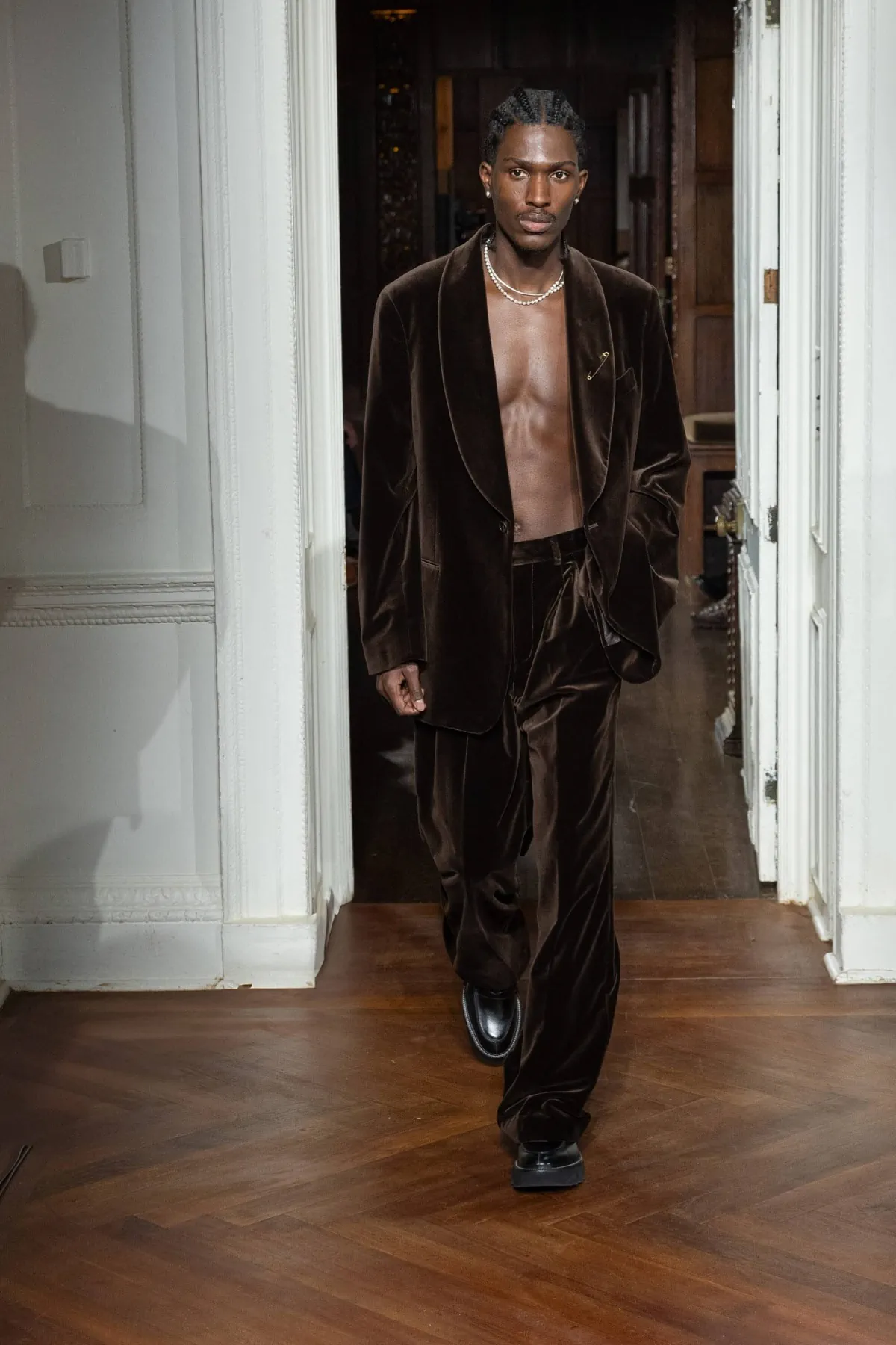 La collection Automne 2025 de Todd Snyder célèbre la confection sur mesure et la rébellion intemporelle