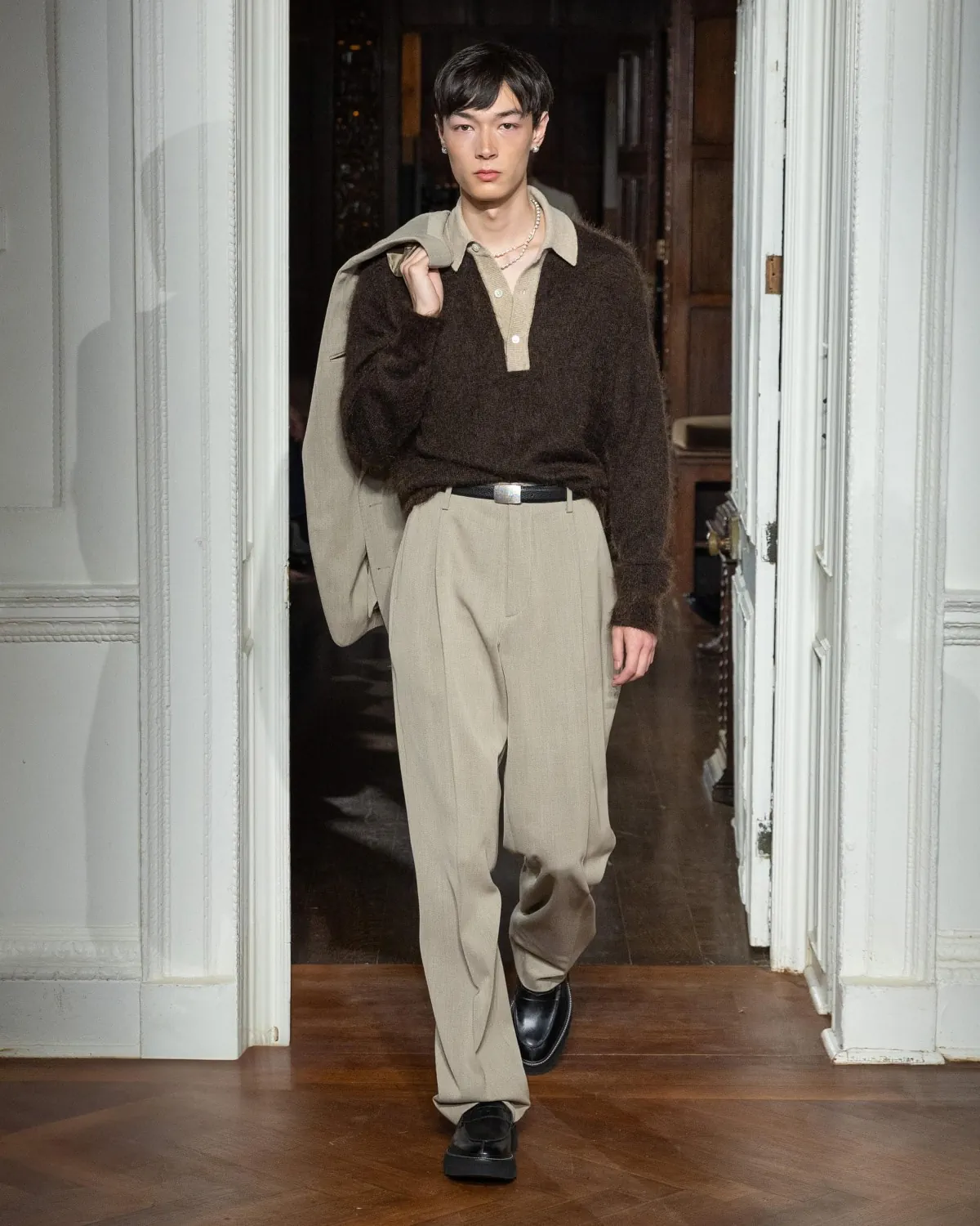 La collection Automne 2025 de Todd Snyder célèbre la confection sur mesure et la rébellion intemporelle