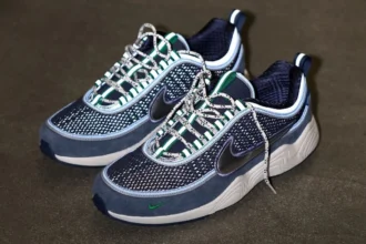 La collaboration entre UNDEFEATED et la Nike Air Zoom Spiridon « Thunder Blue » arrive en édition limitée dans les magasins le 22 février