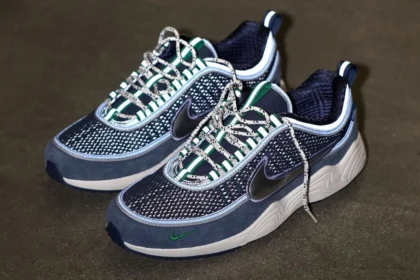 La collaboration entre UNDEFEATED et la Nike Air Zoom Spiridon « Thunder Blue » arrive en édition limitée dans les magasins le 22 février