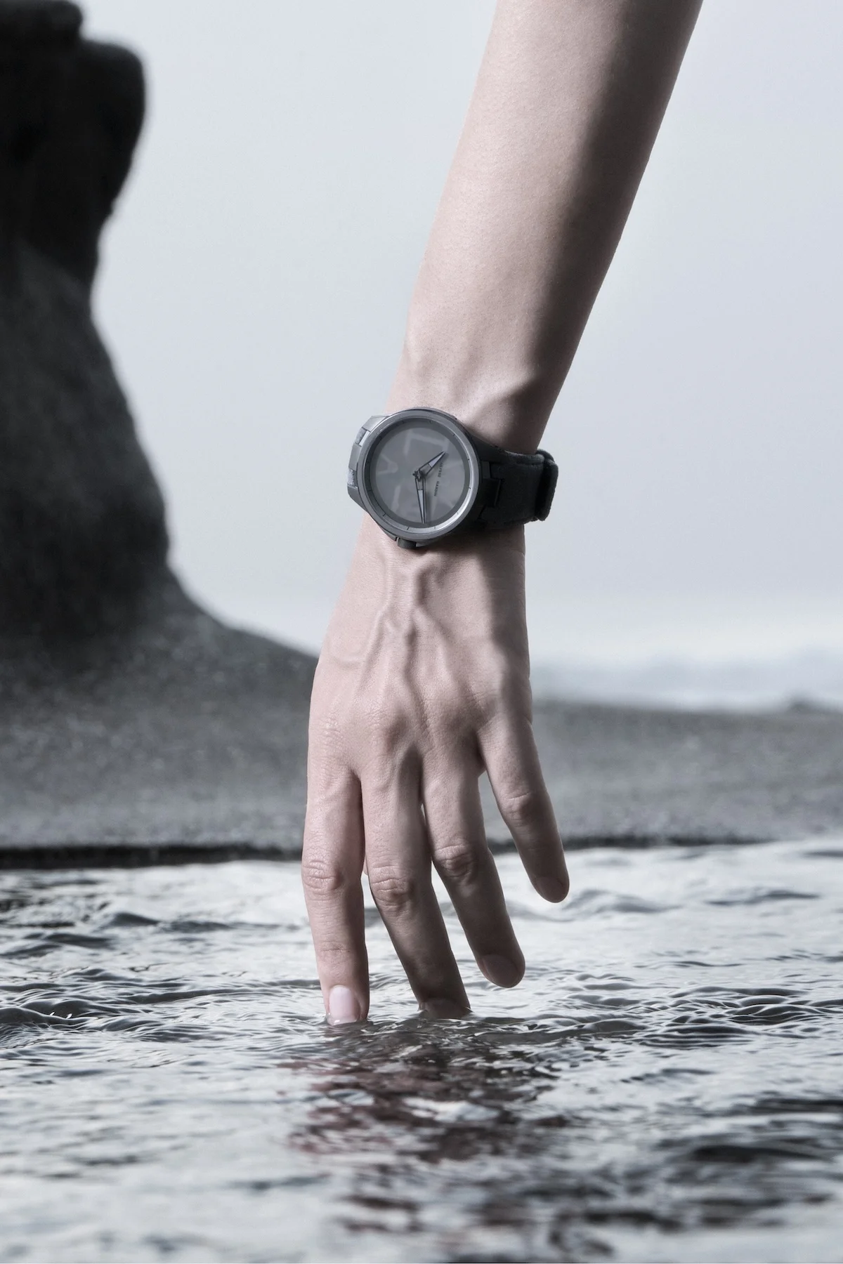 La subjuguante Ulysse Nardi Blast [Amoureuxpeintre] fusionne l'horlogerie et l'art minimaliste