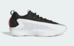 La chaussure AE 1 Low Stormtrooper d'adidas associe l'héritage audacieux d'Anthony Edwards à une palette de couleurs inspirée des Bulls