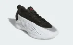 La chaussure AE 1 Low Stormtrooper d'adidas associe l'héritage audacieux d'Anthony Edwards à une palette de couleurs inspirée des Bulls