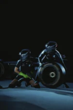 adidas et Mercedes-AMG PETRONAS F1 Team lancent leur première collection de sport automobile, alliant performance et style