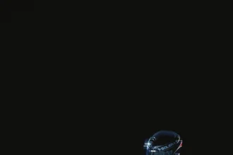 adidas et Mercedes-AMG PETRONAS F1 Team lancent leur première collection de sport automobile, alliant performance et style