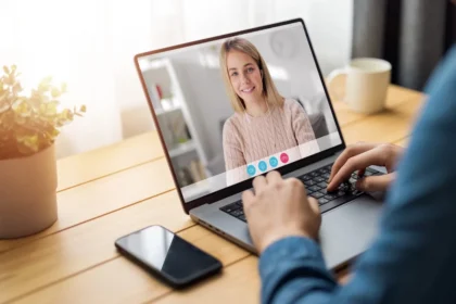 10 raisons pour lesquelles les chats vidéo sont préférables aux applications de rencontre ennuyeuses