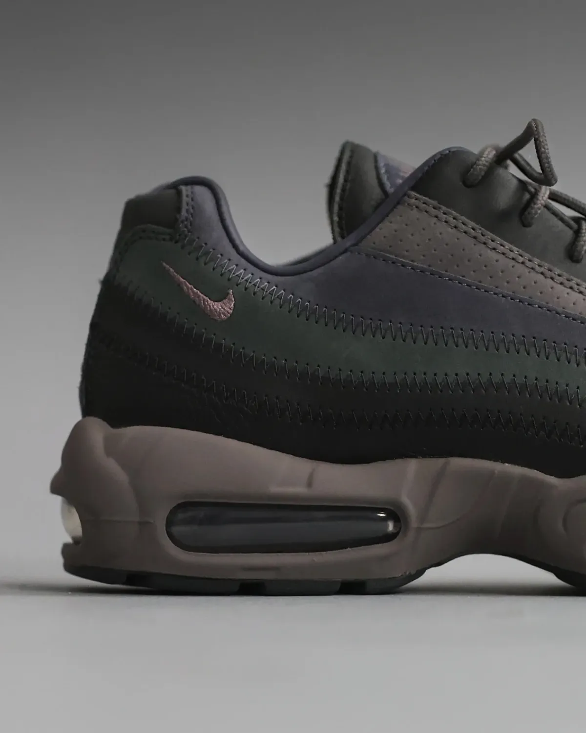 A Ma Maniere dévoile la nouvelle Nike Air Max 95 « Diffused Taupe/Phantom » pour l'été 2025