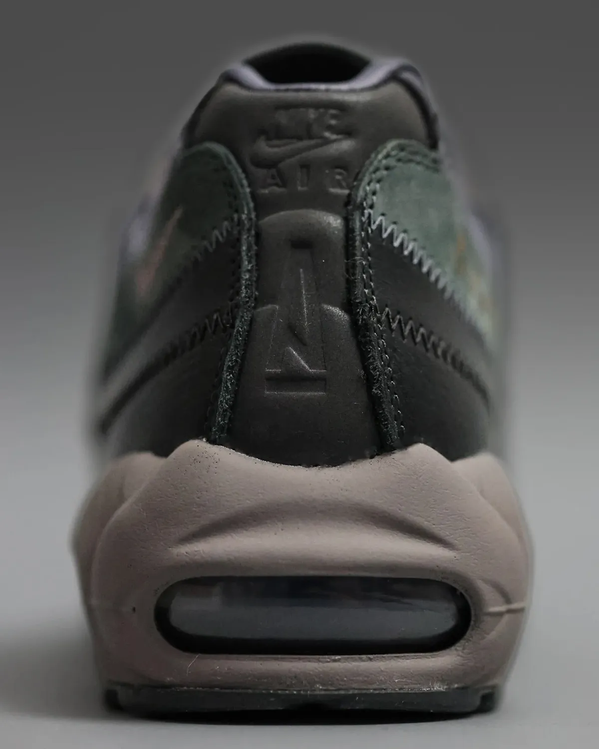 A Ma Maniere dévoile la nouvelle Nike Air Max 95 « Diffused Taupe/Phantom » pour l'été 2025