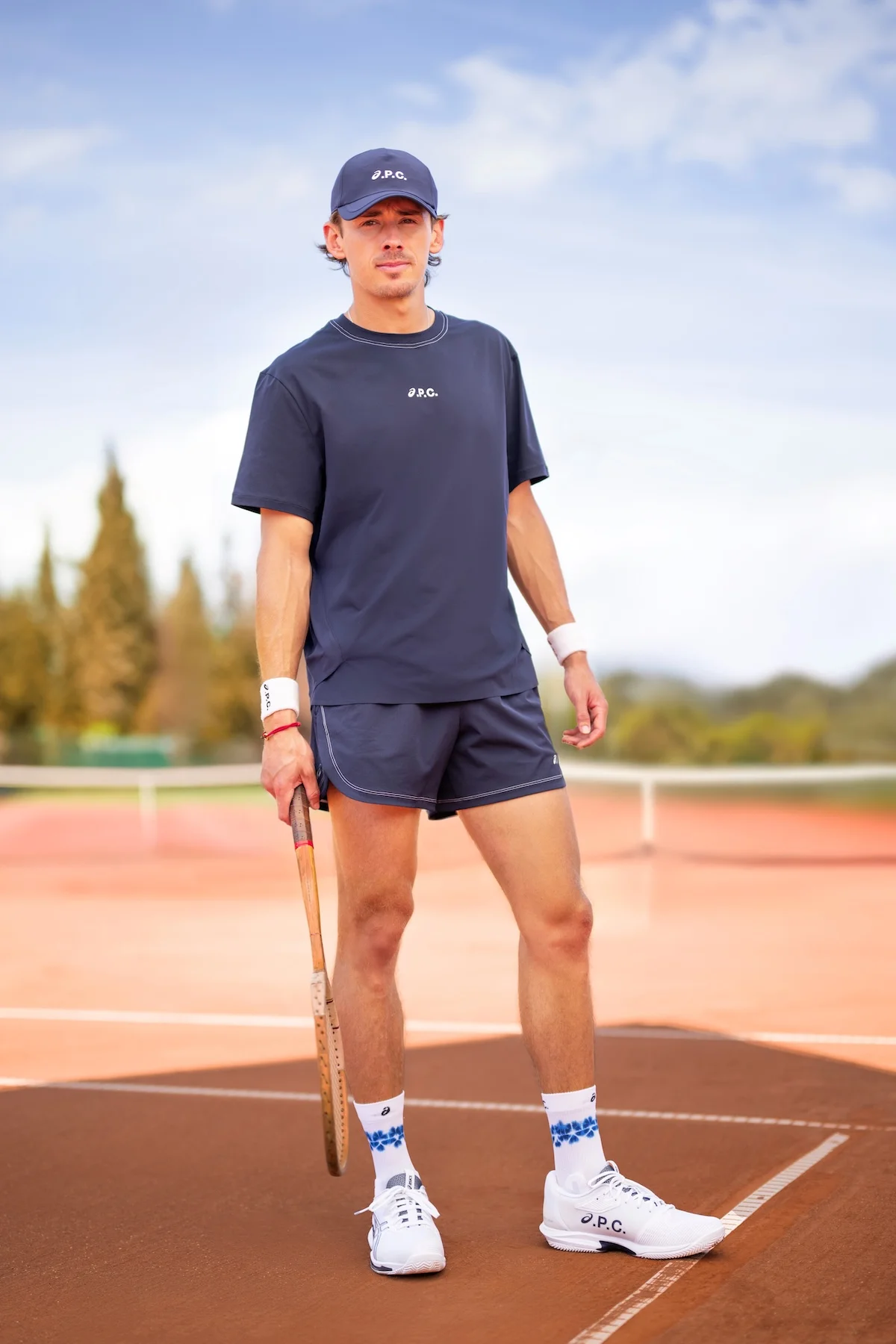 La nouvelle Collection Tennis ASICS x A.P.C. réinvente l'élégance sportive