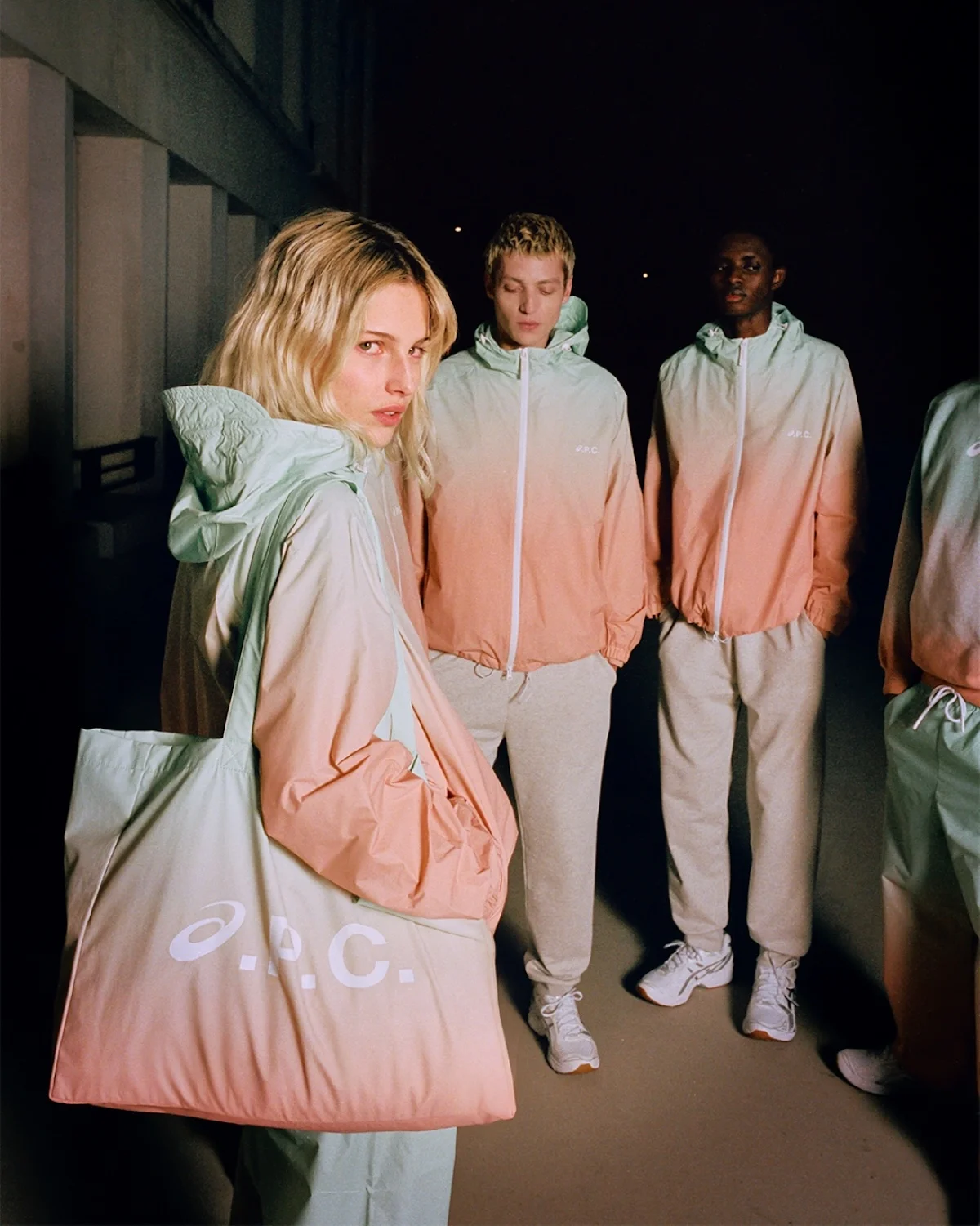 La nouvelle Collection Tennis ASICS x A.P.C. réinvente l'élégance sportive