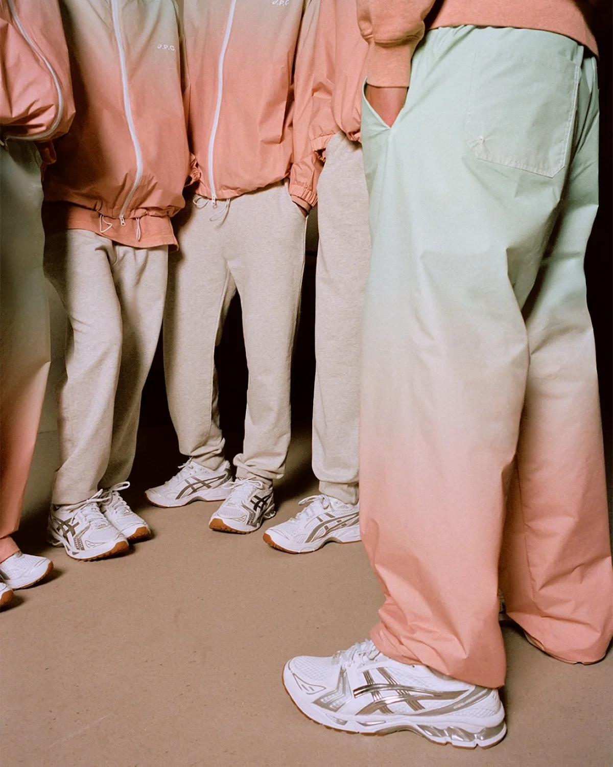 La nouvelle Collection Tennis ASICS x A.P.C. réinvente l'élégance sportive