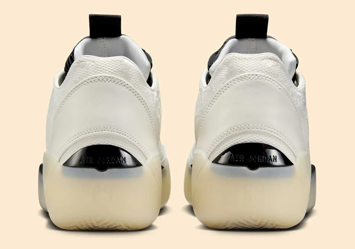 La Air Jordan 39 « Sail » arrive avec des accents Game Royal