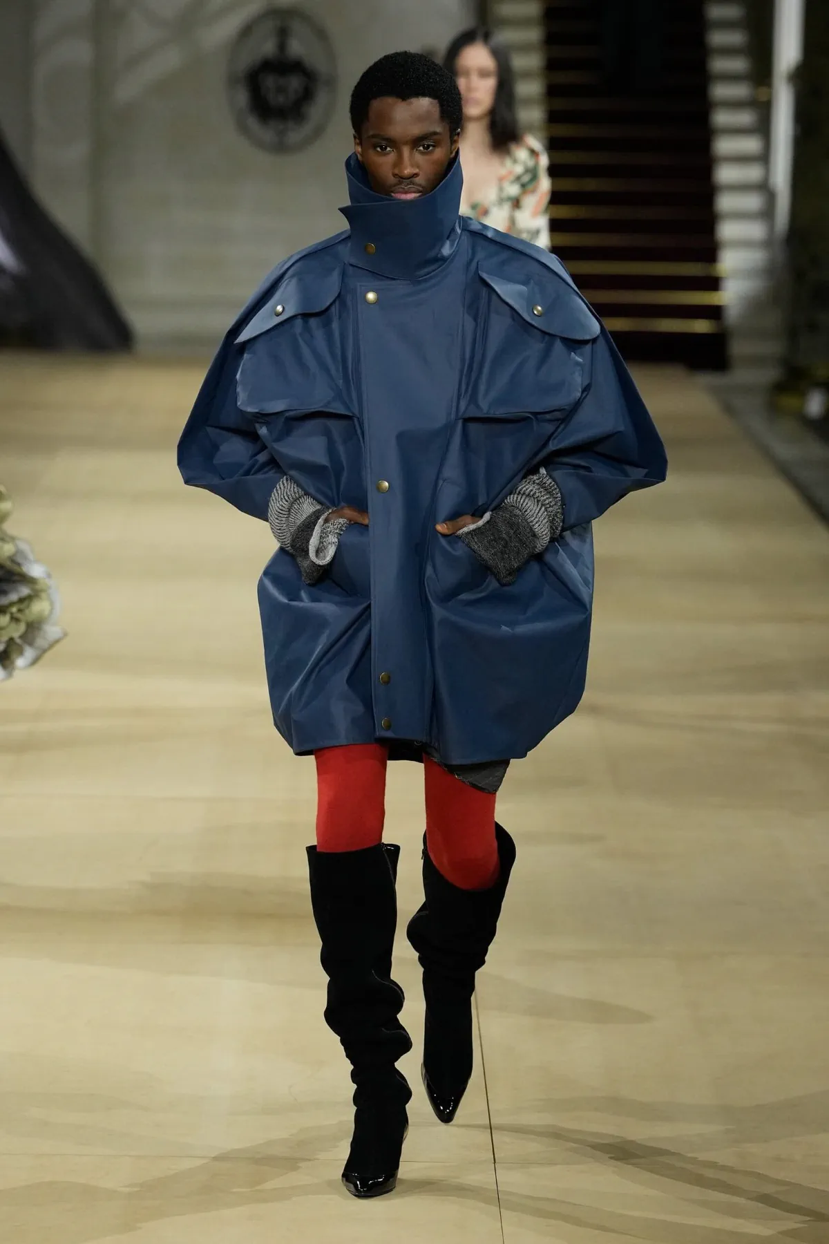Andreas Kronthaler pour Vivienne Westwood Automne 2025 réinvente la mode masculine dans l'esprit du London Underground