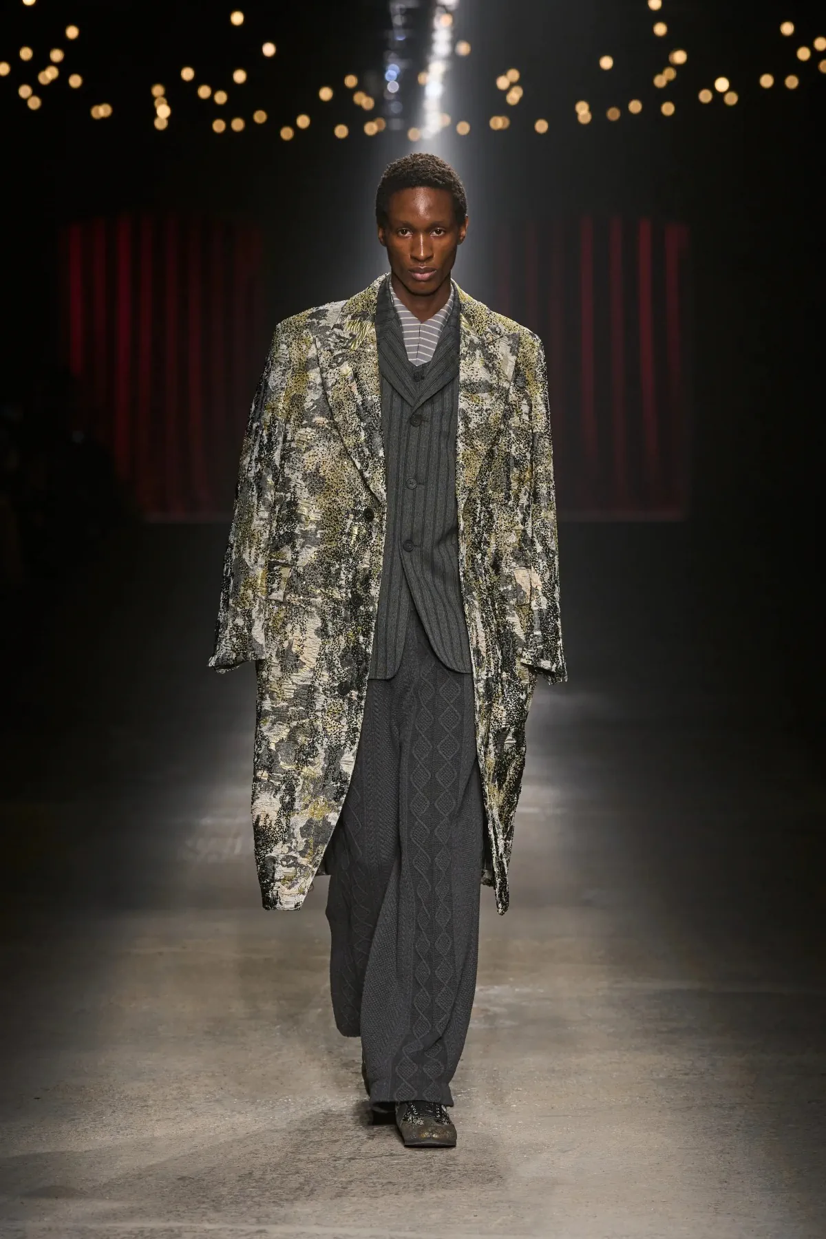 La collection Automne 2025 d'Antonio Marras s'inspire du mélodrame sarde et de l'artisanat moderne