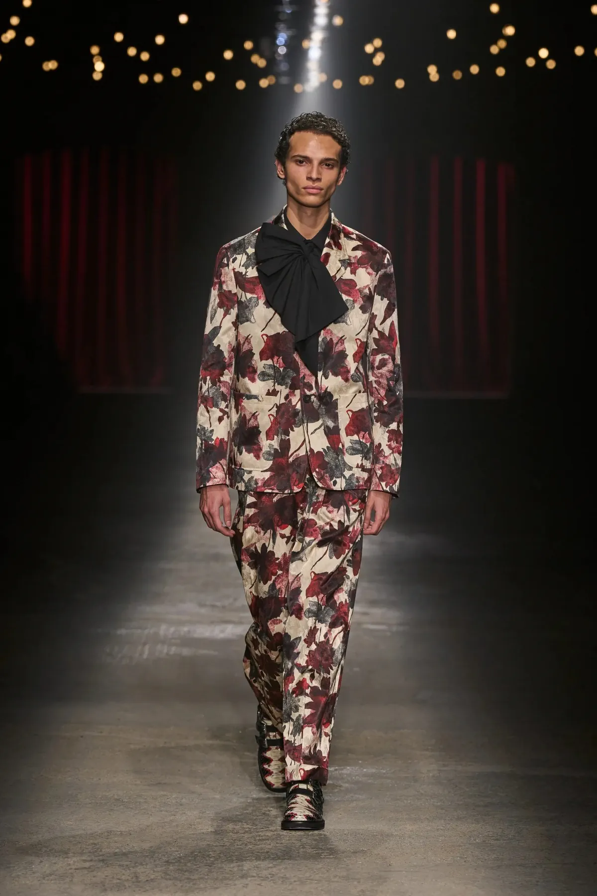 La collection Automne 2025 d'Antonio Marras s'inspire du mélodrame sarde et de l'artisanat moderne
