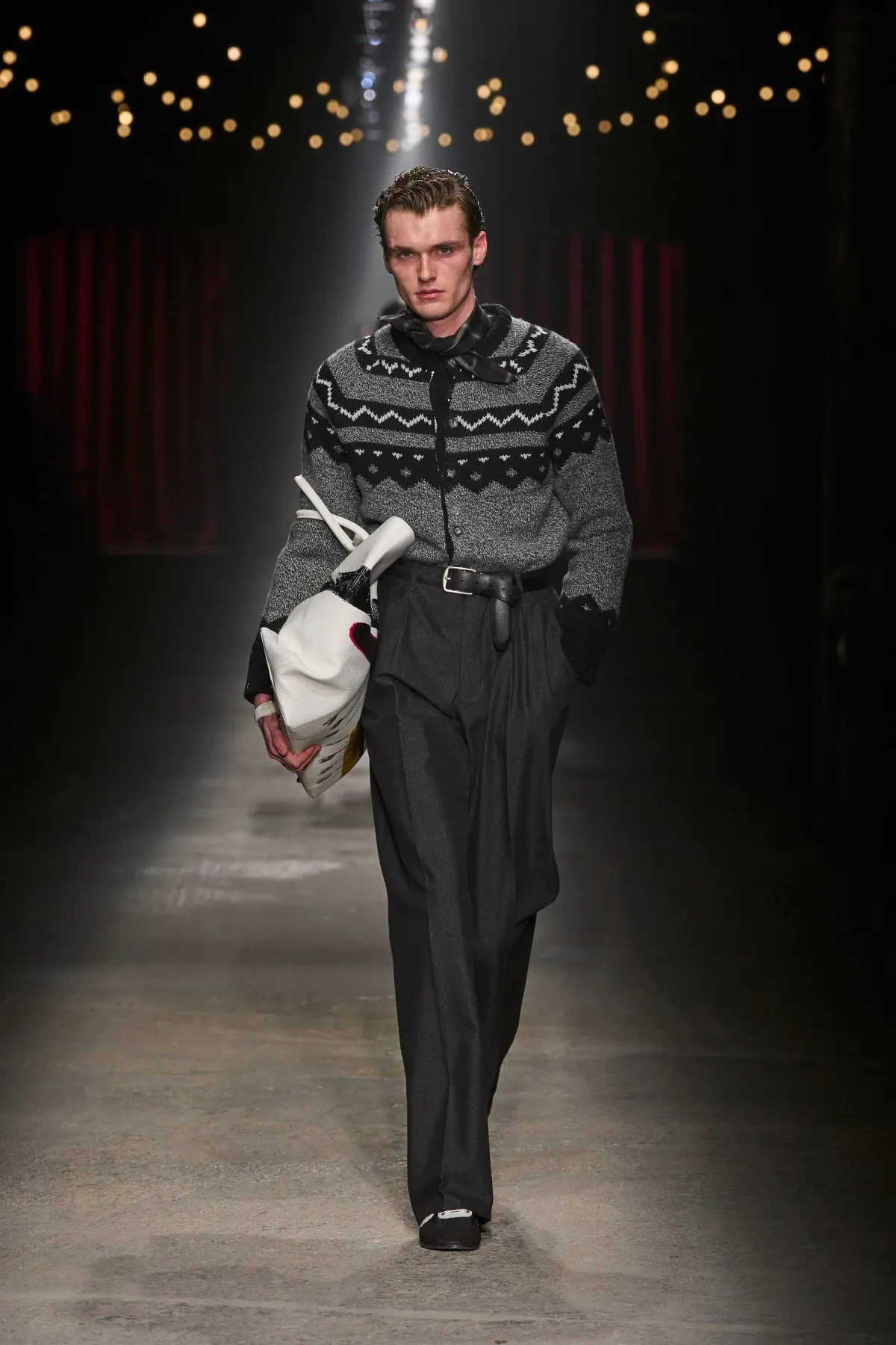 La collection Automne 2025 d'Antonio Marras s'inspire du mélodrame sarde et de l'artisanat moderne