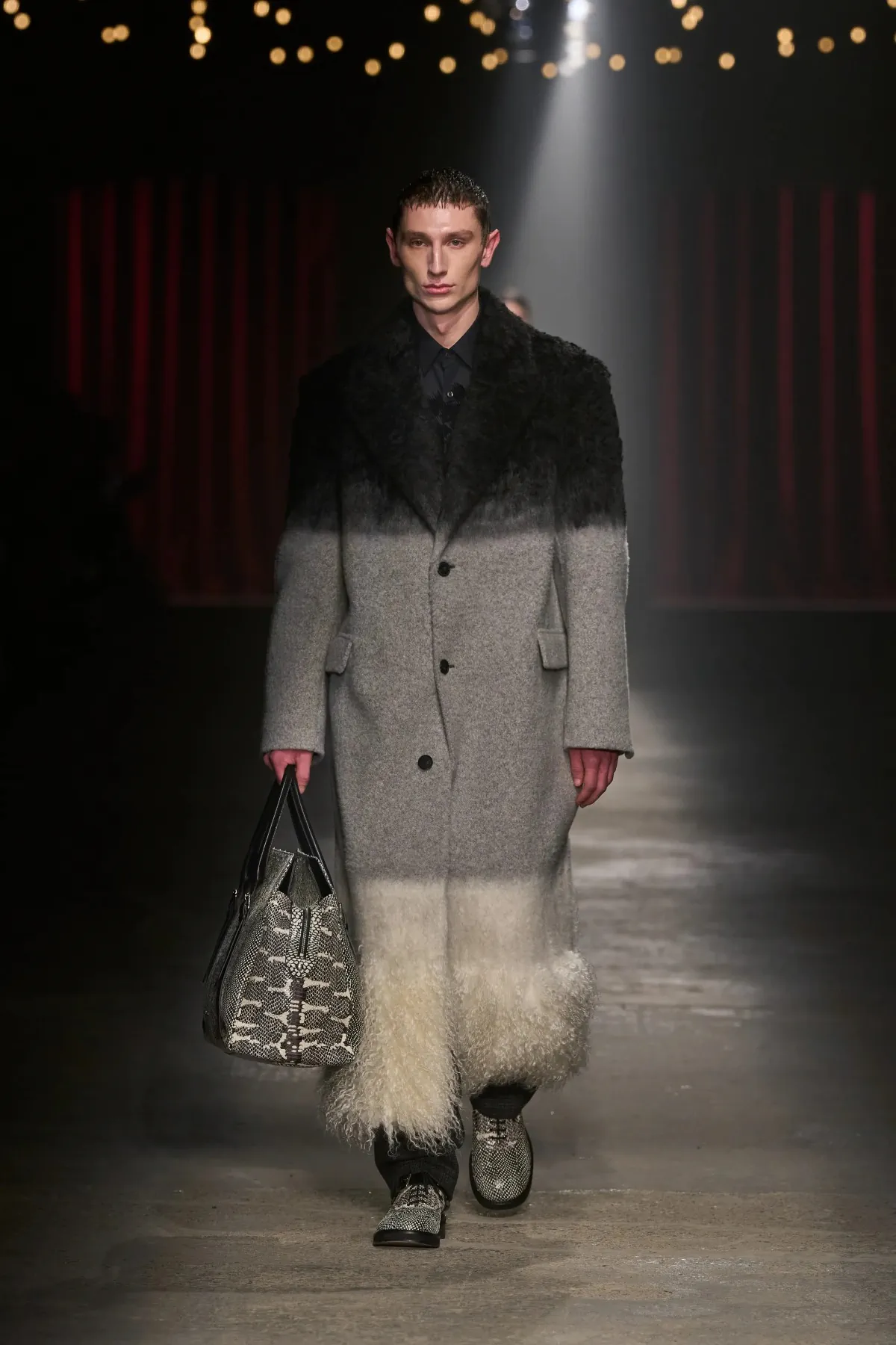 La collection Automne 2025 d'Antonio Marras s'inspire du mélodrame sarde et de l'artisanat moderne