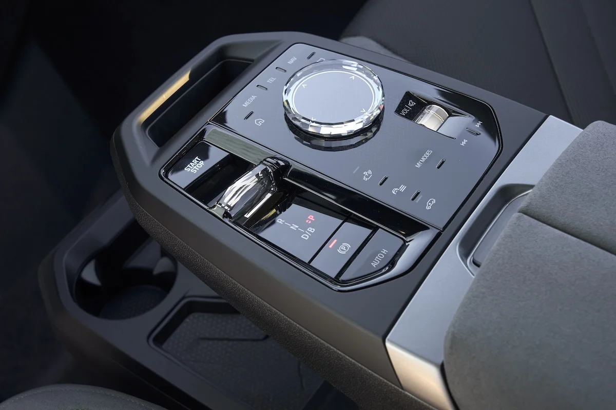 La BMW iX 2025, le nouveau SUV électrique de luxe, porte l'excellence vers de nouveaux sommets