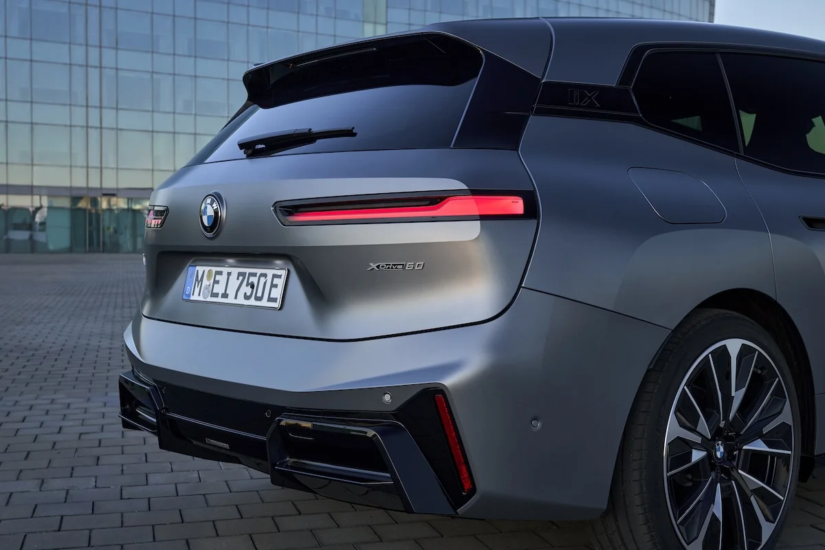 La BMW iX 2025, le nouveau SUV électrique de luxe, porte l'excellence vers de nouveaux sommets