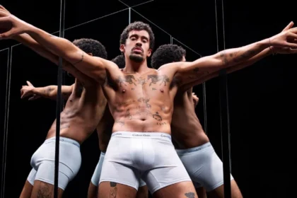Bad Bunny incarne l’élégance décontractée de Calvin Klein pour le printemps 2025