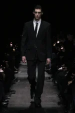 Balenciaga Automne 2025 introduit un nouveau standard plus accessible