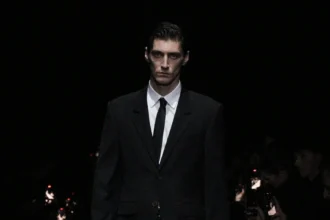 Balenciaga Automne 2025 introduit un nouveau standard plus accessible