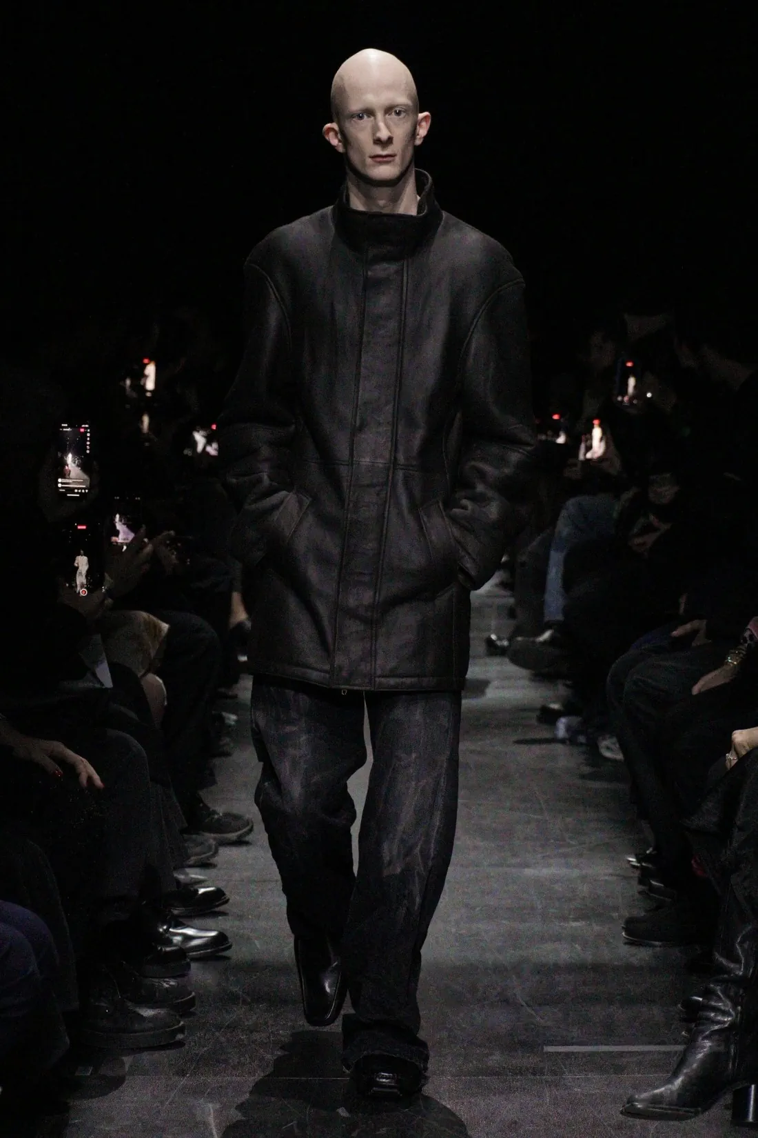 Balenciaga Automne 2025 introduit un nouveau standard plus accessible