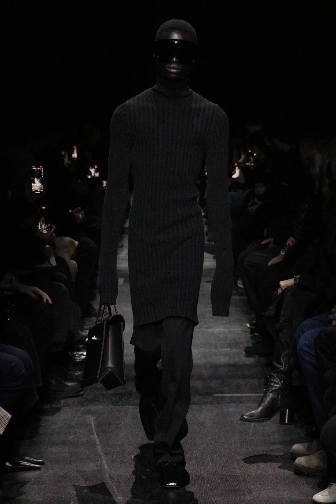 Balenciaga Automne 2025 introduit un nouveau standard plus accessible