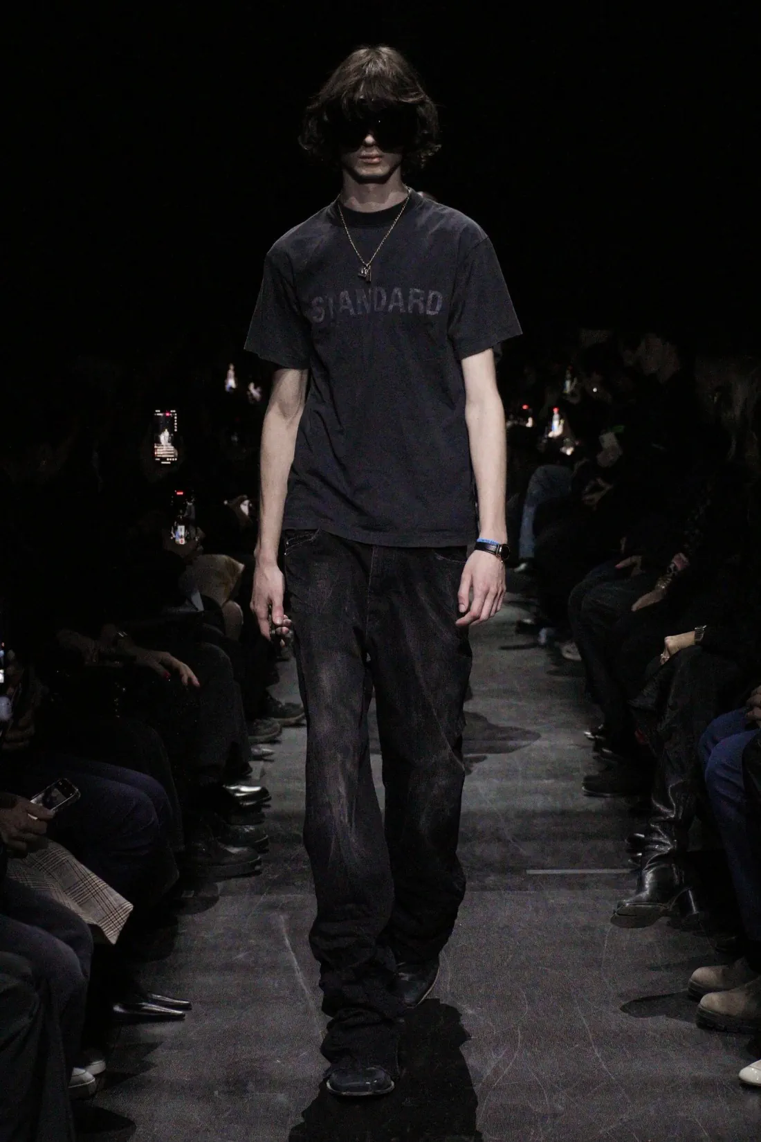 Balenciaga Automne 2025 introduit un nouveau standard plus accessible