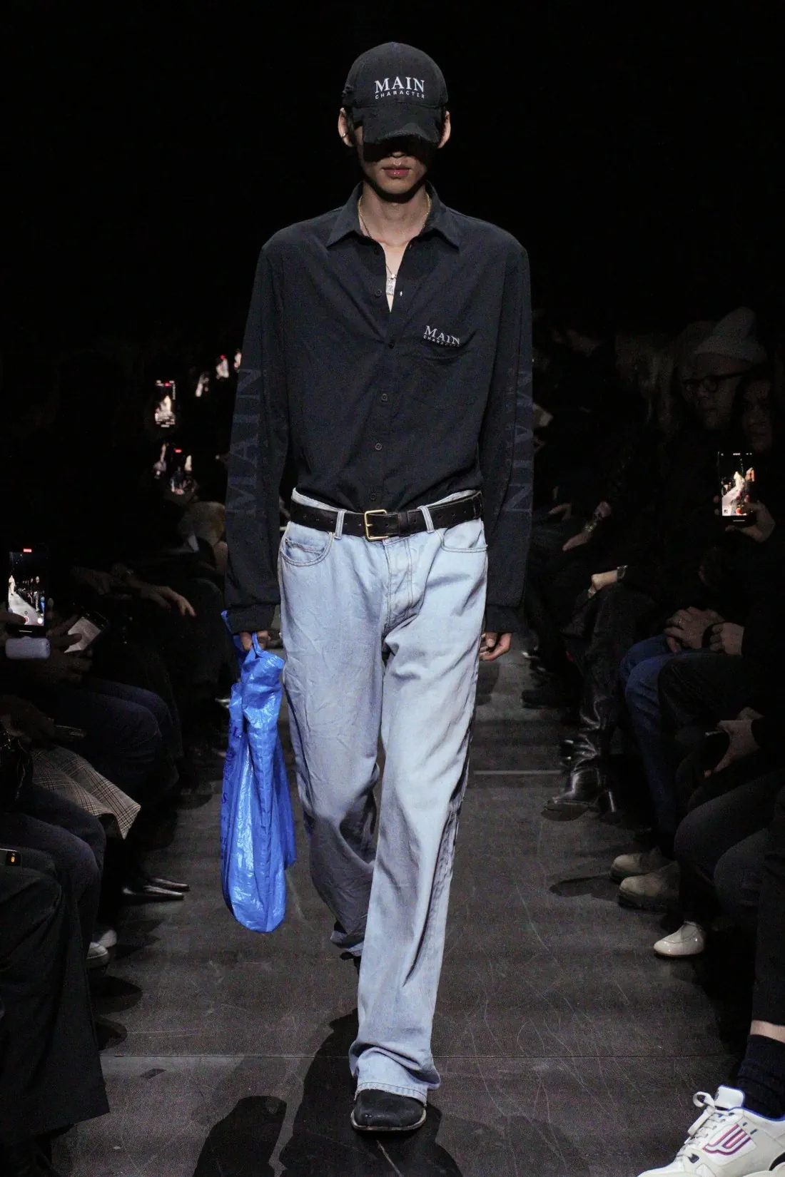 Balenciaga Automne 2025 introduit un nouveau standard plus accessible