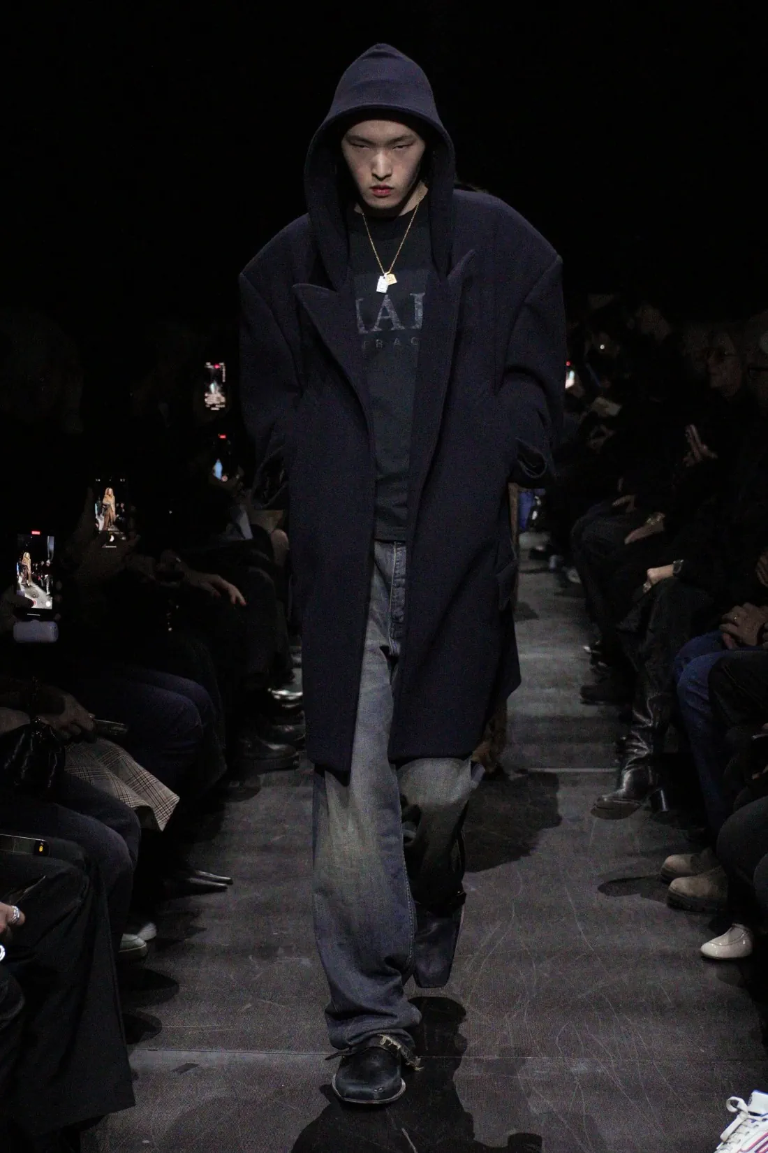 Balenciaga Automne 2025 introduit un nouveau standard plus accessible