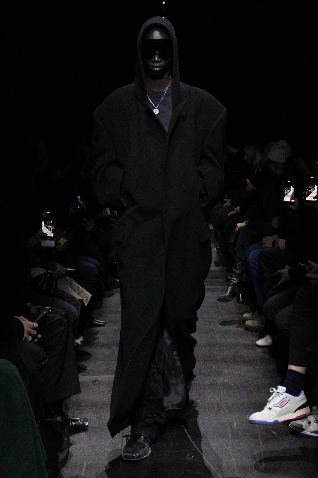 Balenciaga Automne 2025 introduit un nouveau standard plus accessible