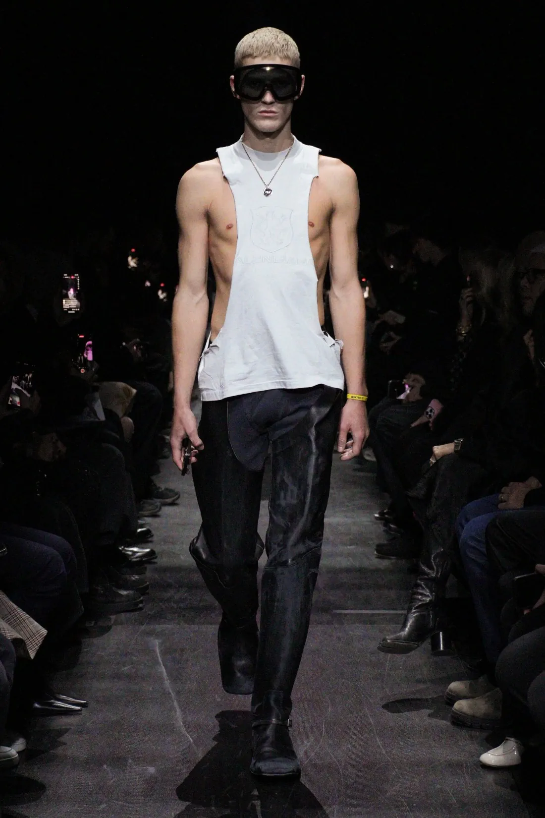 Balenciaga Automne 2025 introduit un nouveau standard plus accessible