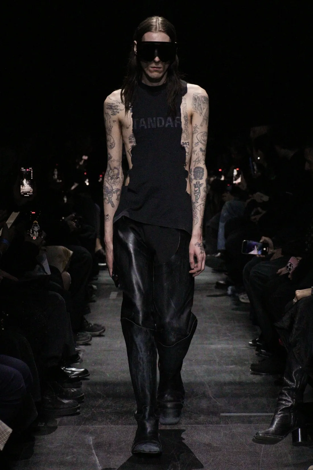 Balenciaga Automne 2025 introduit un nouveau standard plus accessible