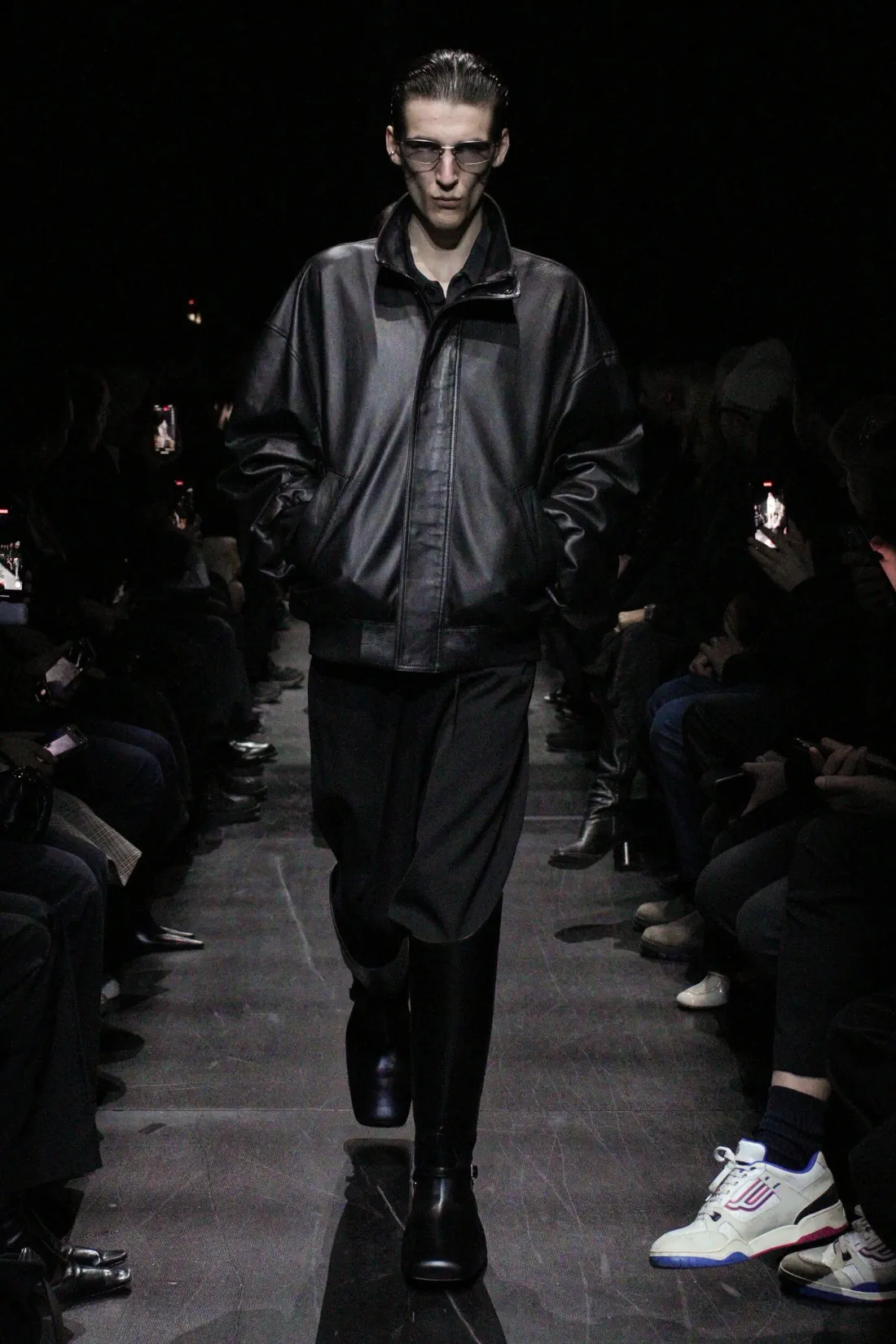 Balenciaga Automne 2025 introduit un nouveau standard plus accessible