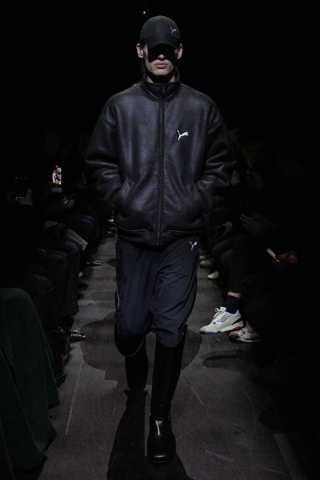 Balenciaga Automne 2025 introduit un nouveau standard plus accessible