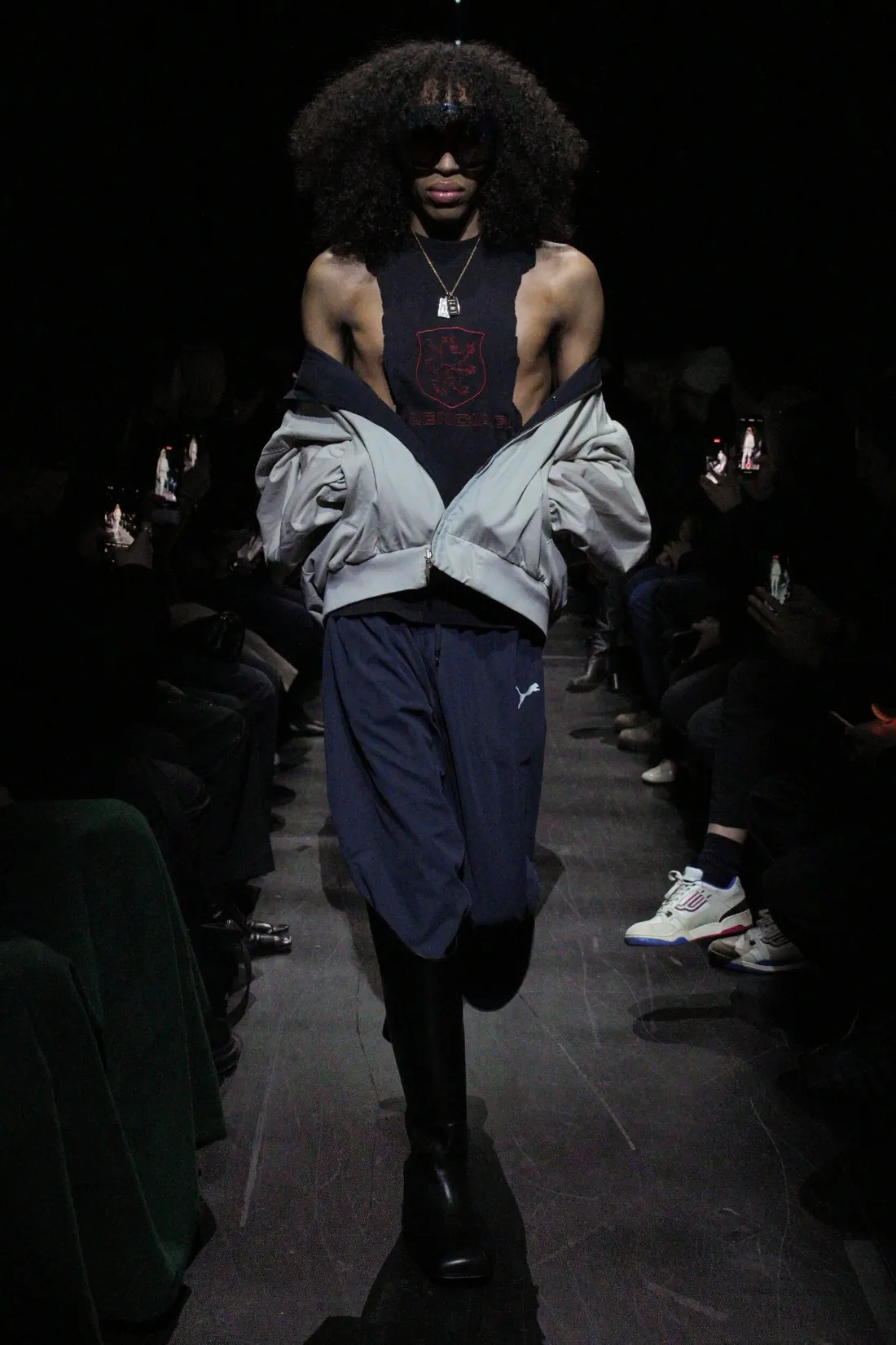 Balenciaga Automne 2025 introduit un nouveau standard plus accessible