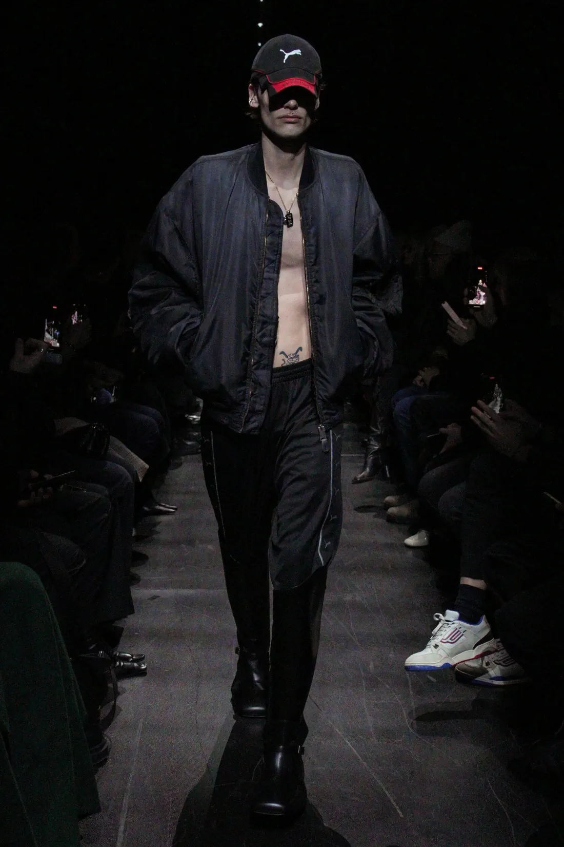 Balenciaga Automne 2025 introduit un nouveau standard plus accessible