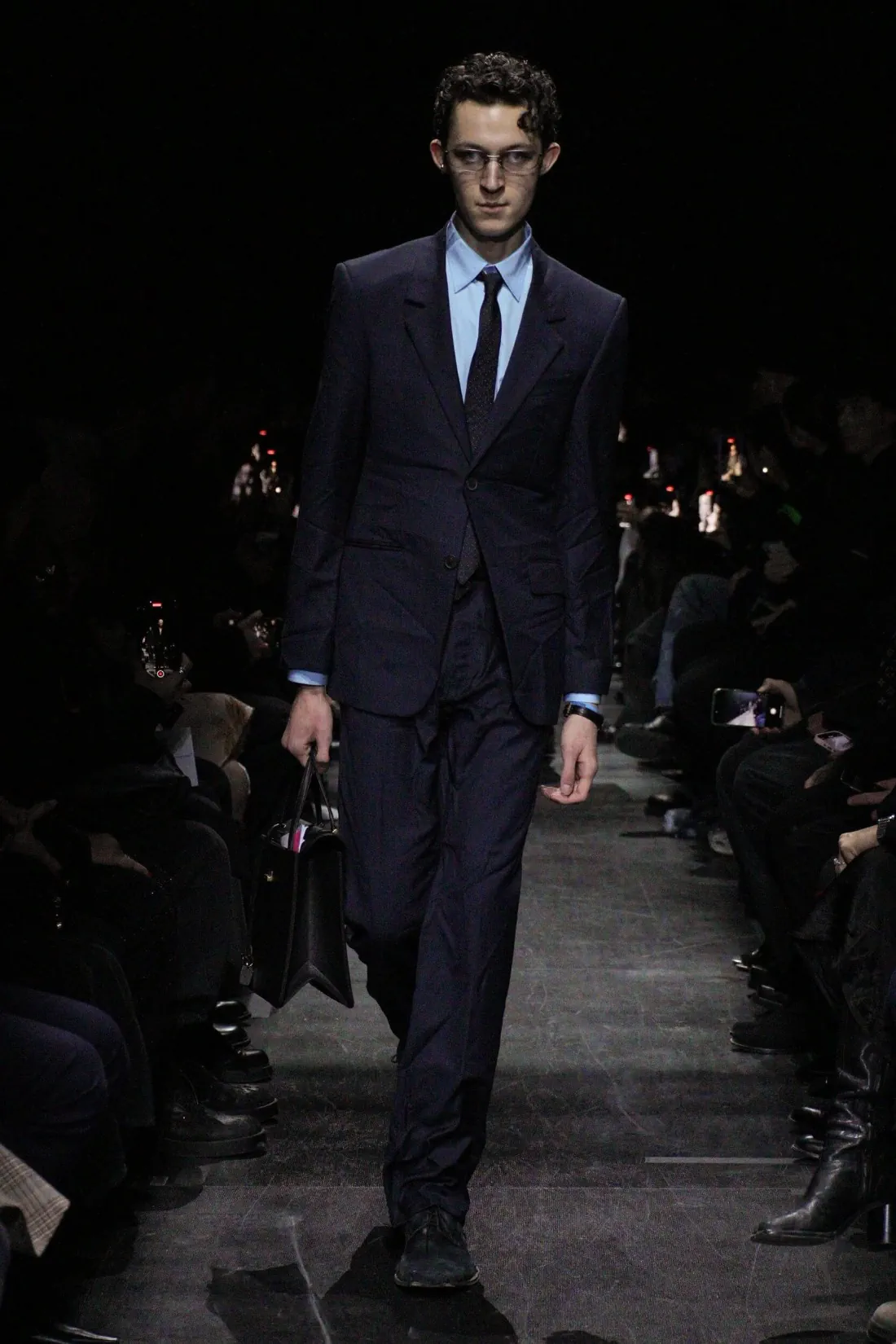 Balenciaga Automne 2025 introduit un nouveau standard plus accessible