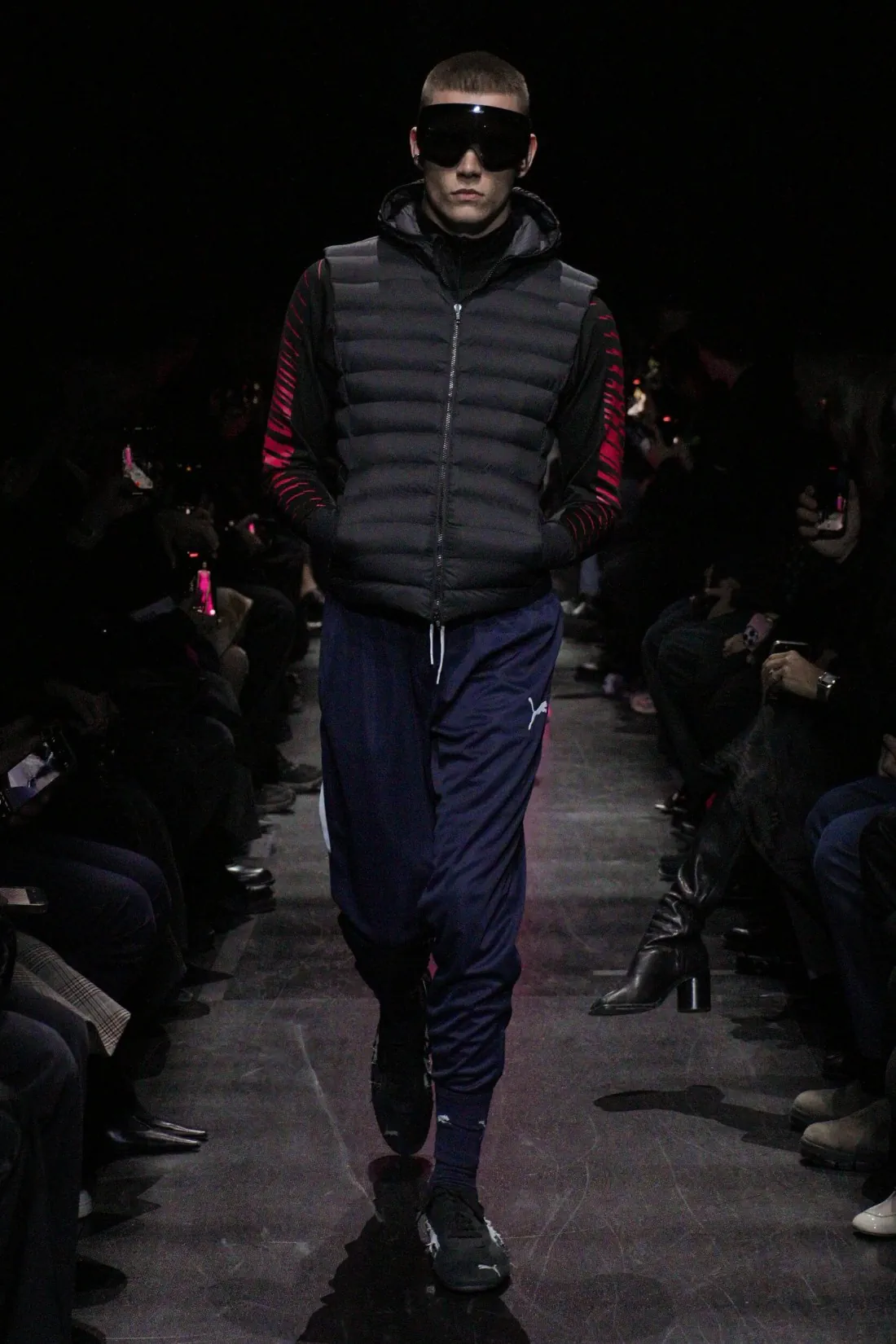 Balenciaga Automne 2025 introduit un nouveau standard plus accessible