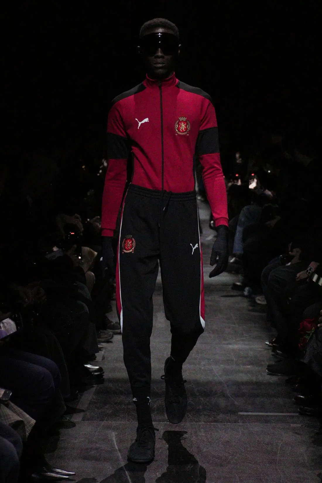 Balenciaga Automne 2025 introduit un nouveau standard plus accessible