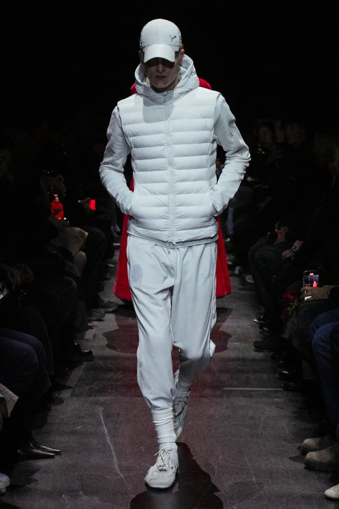 Balenciaga Automne 2025 introduit un nouveau standard plus accessible