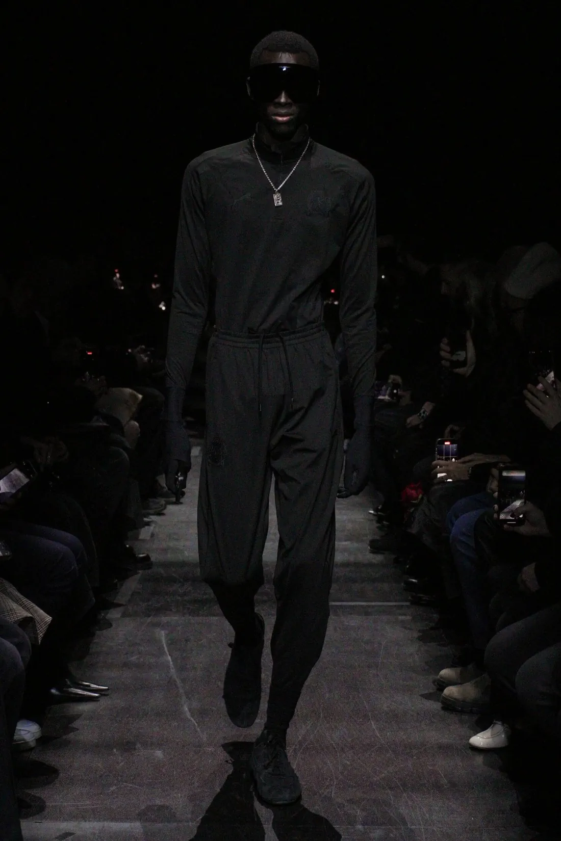 Balenciaga Automne 2025 introduit un nouveau standard plus accessible